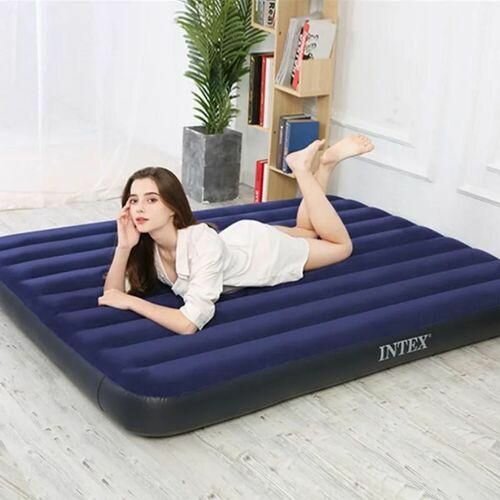 Matelas gonflable avec la pompe intex
