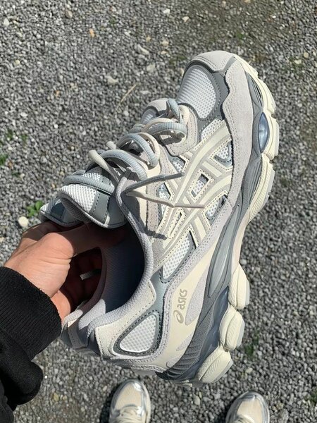 Asics  Baskets Homme Gris