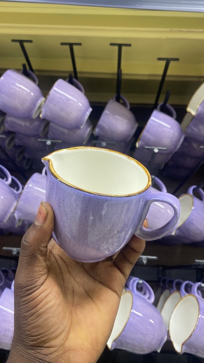 Crémier en céramique violet élégant