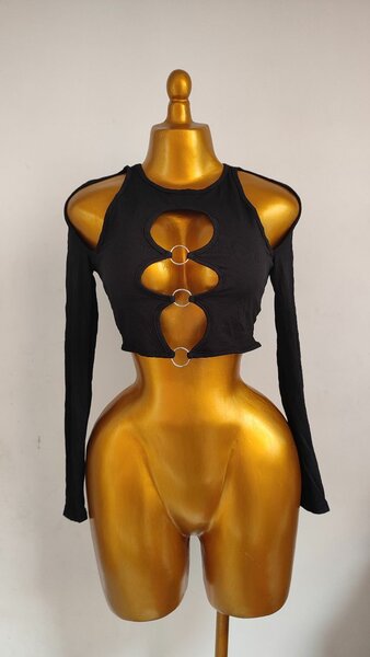 Top à découpes audacieuses