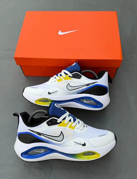 Chaussures de sport Nike blanches