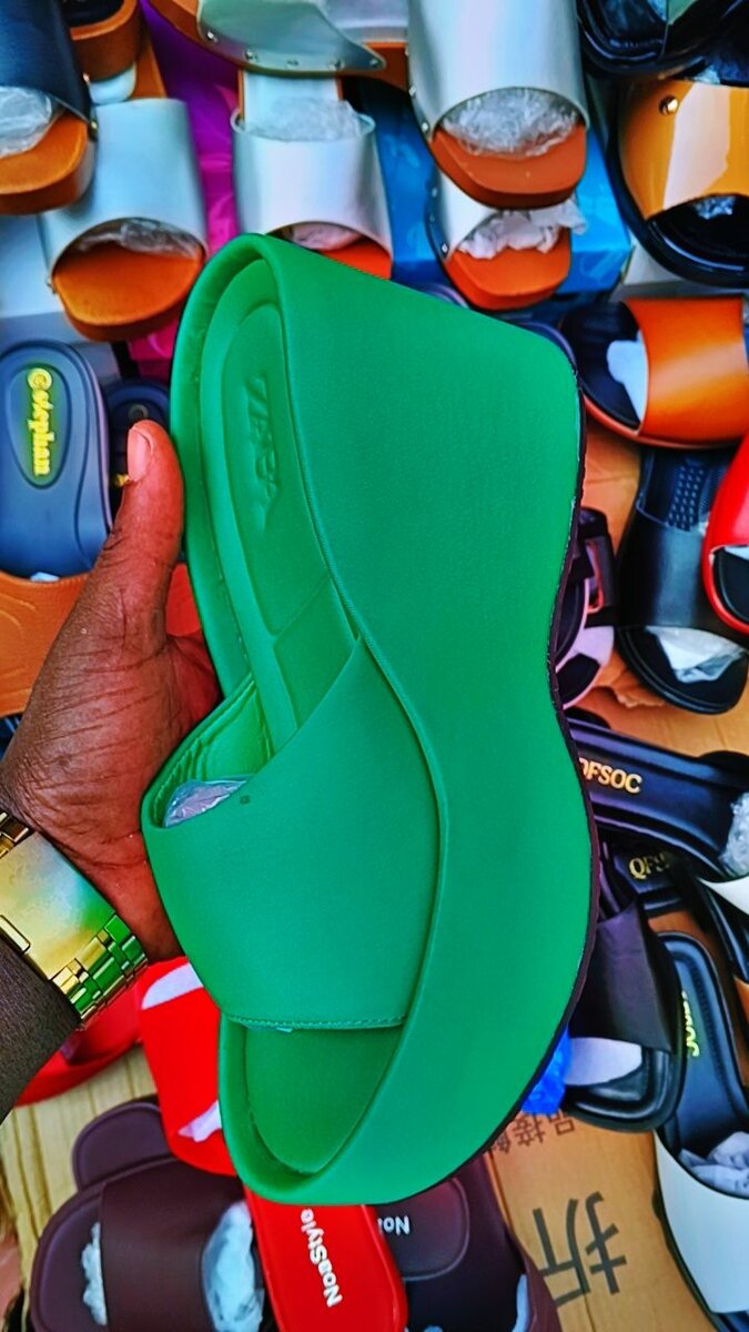 Sandales en caoutchouc confortables