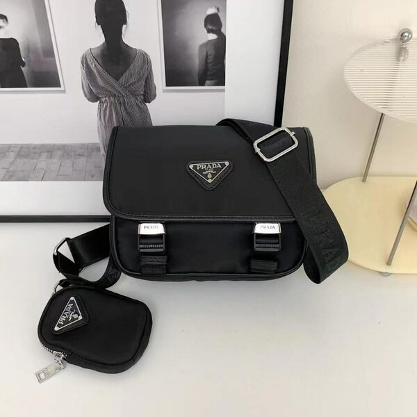 Sacoche prada avec pochette