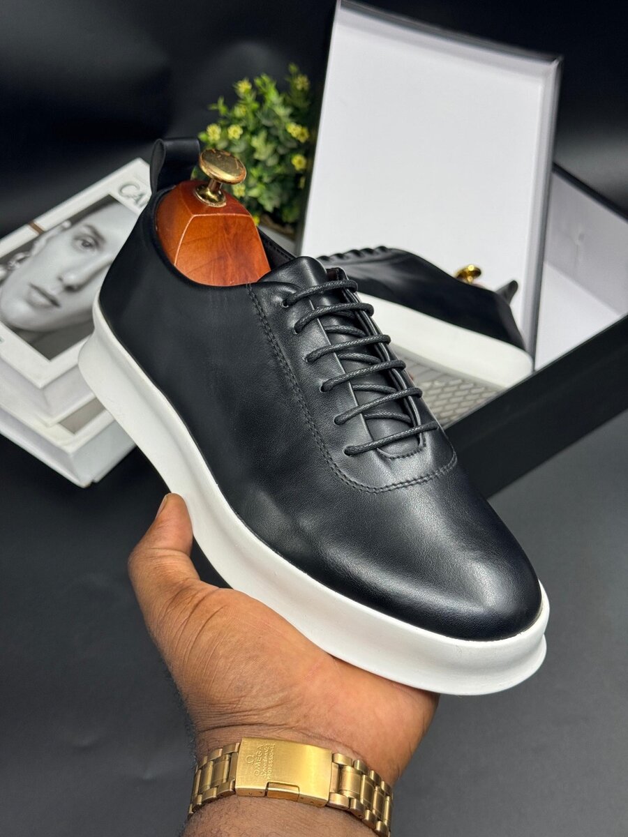 TIMBERLAND BLACK AND WHITE