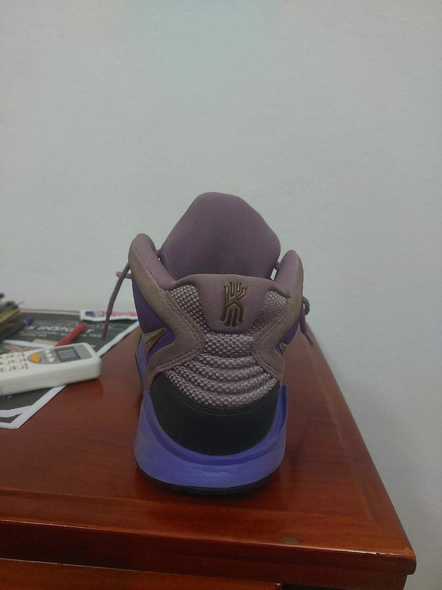 Nike Kyrie 8 AUTHENTIQUE