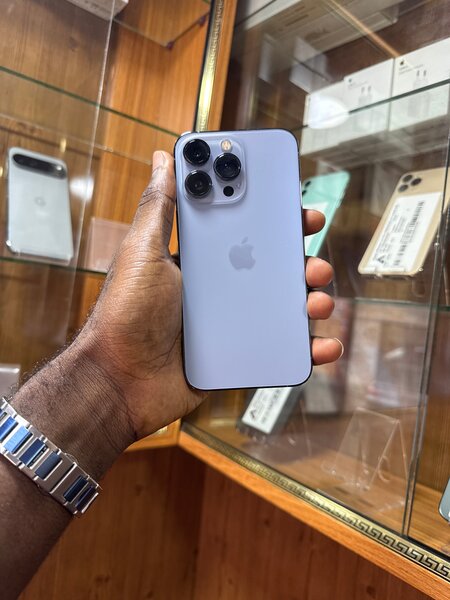 IPhone 13 Pro très propre