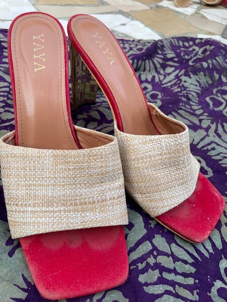 Mules rouges à talons élégants