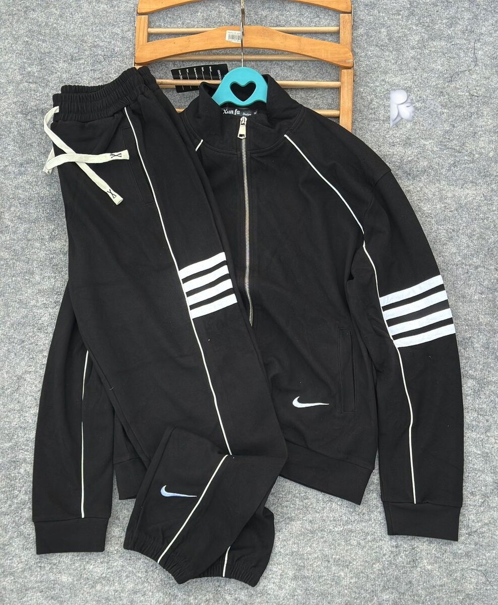 Ensemble de survêtement noir élégant