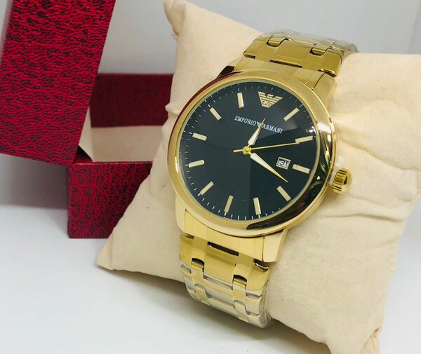 Montre dorée élégante homme