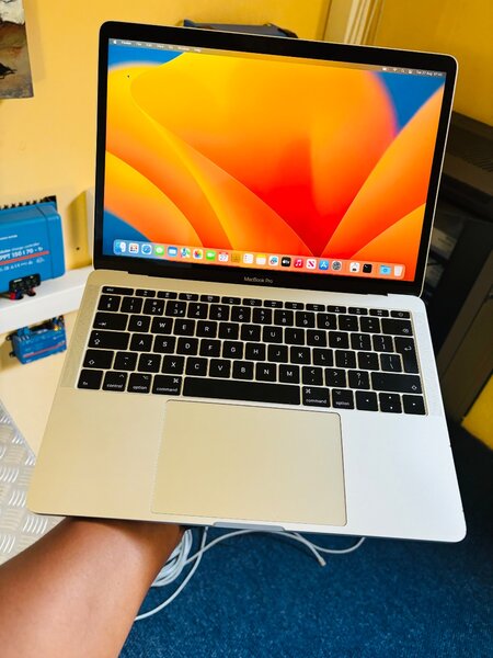 Super-neat uk MacBook Pro 2017