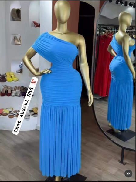 Robe élégante asymétrique bleue