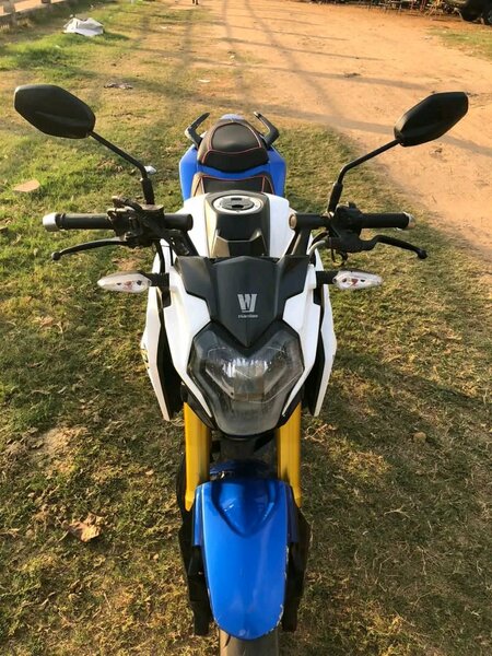 Moto sportive élégante