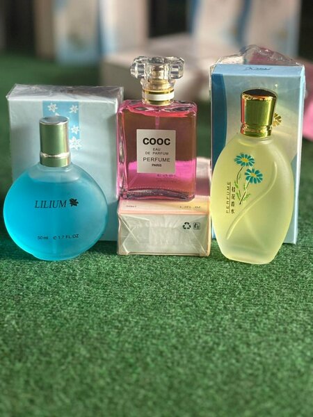 Lot de parfums variés