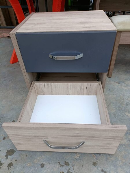 Commode moderne en bois avec 2 tiroirs