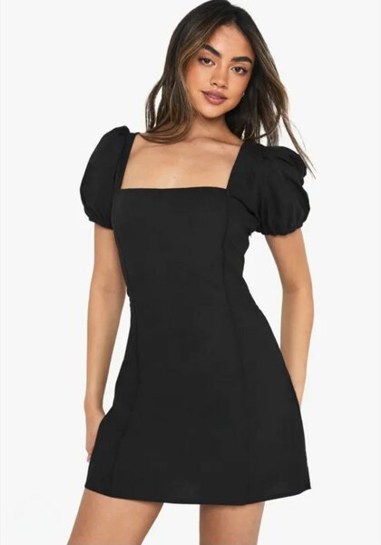 Robe Noire Évasée Élégante