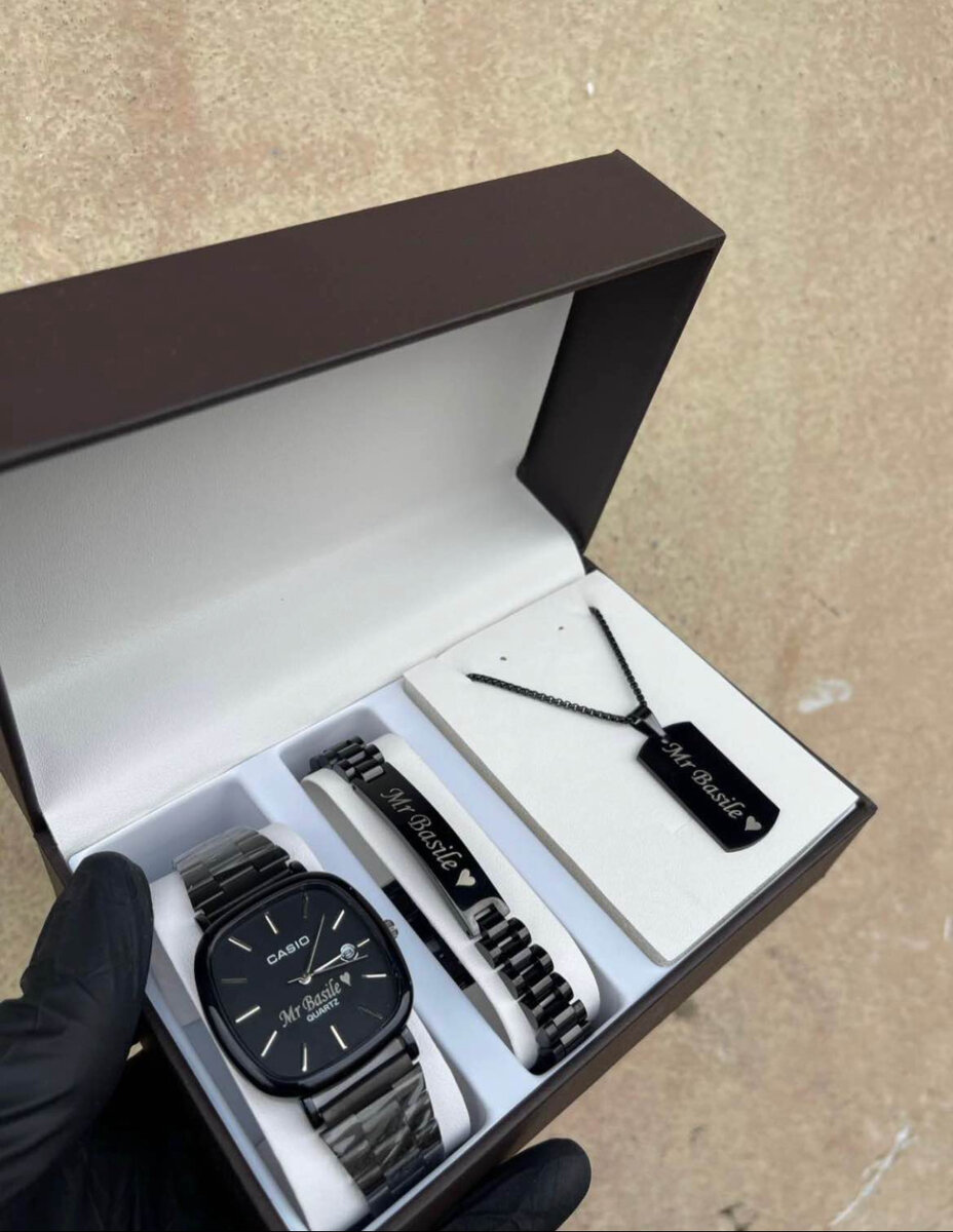 Montre avec bracelet et collier