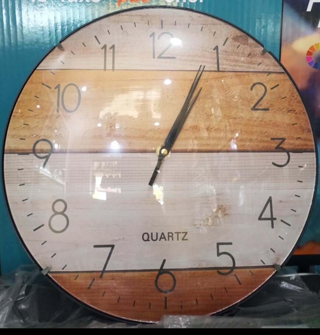 Horloge murale design en bois