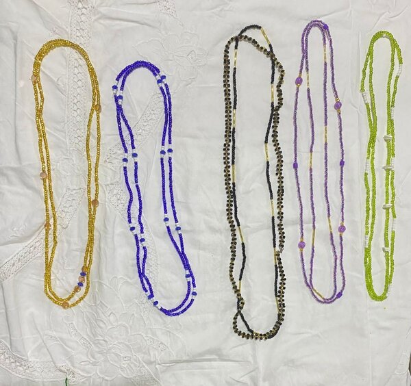 CHAÎNE AU REIN EN PERLE(Baya)