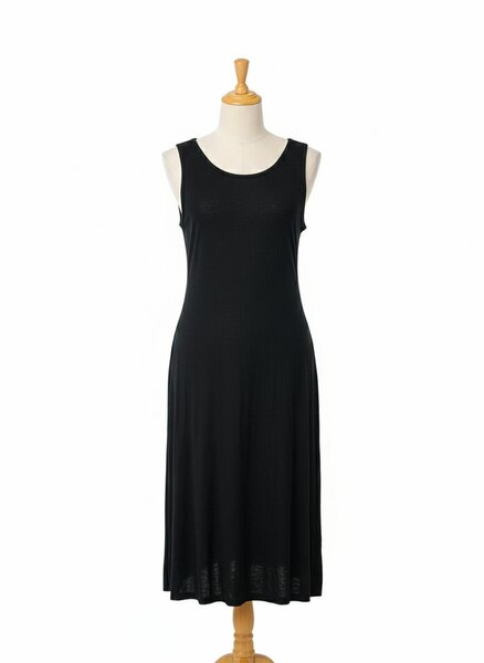 Robe noire sans manches élégante