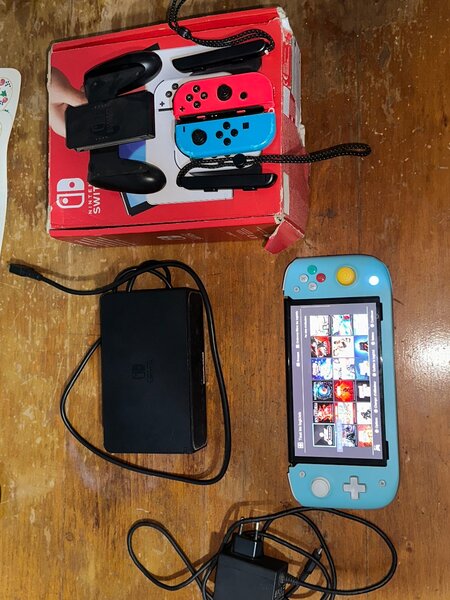 Nintendo Switch OLED cracker