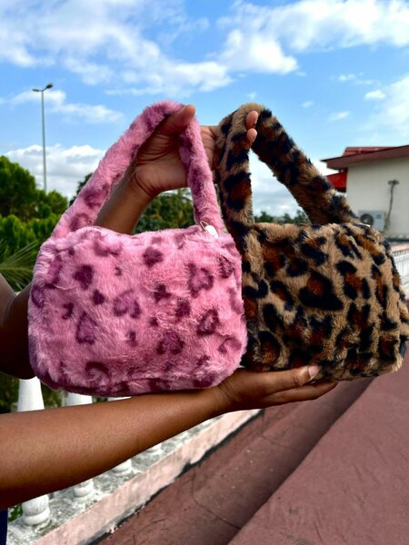 Sac à main peluche léopard
