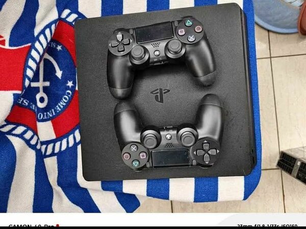 Console de jeu PlayStation 4