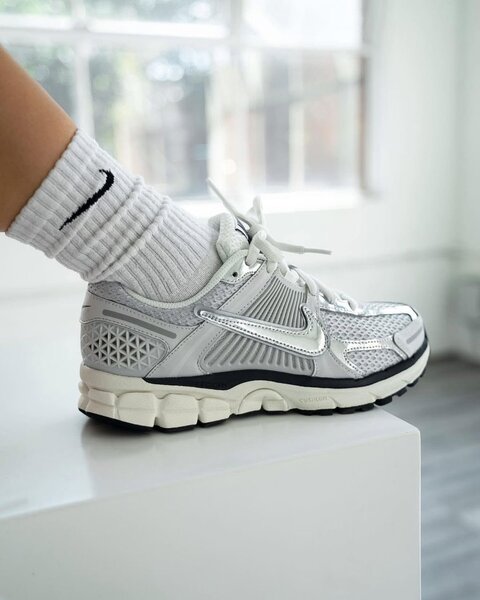 Baskets argentées tendance homme