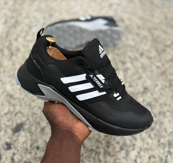 Chaussures de sport noires homme