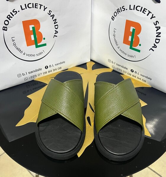 Sandales en cuir vert élégantes