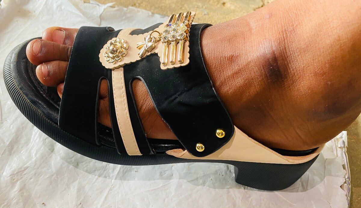 Sandales élégantes à talon noir