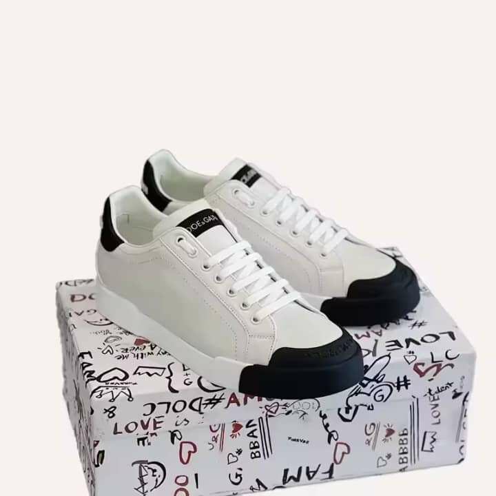 Chaussures de sport blanches et noires pour hommes