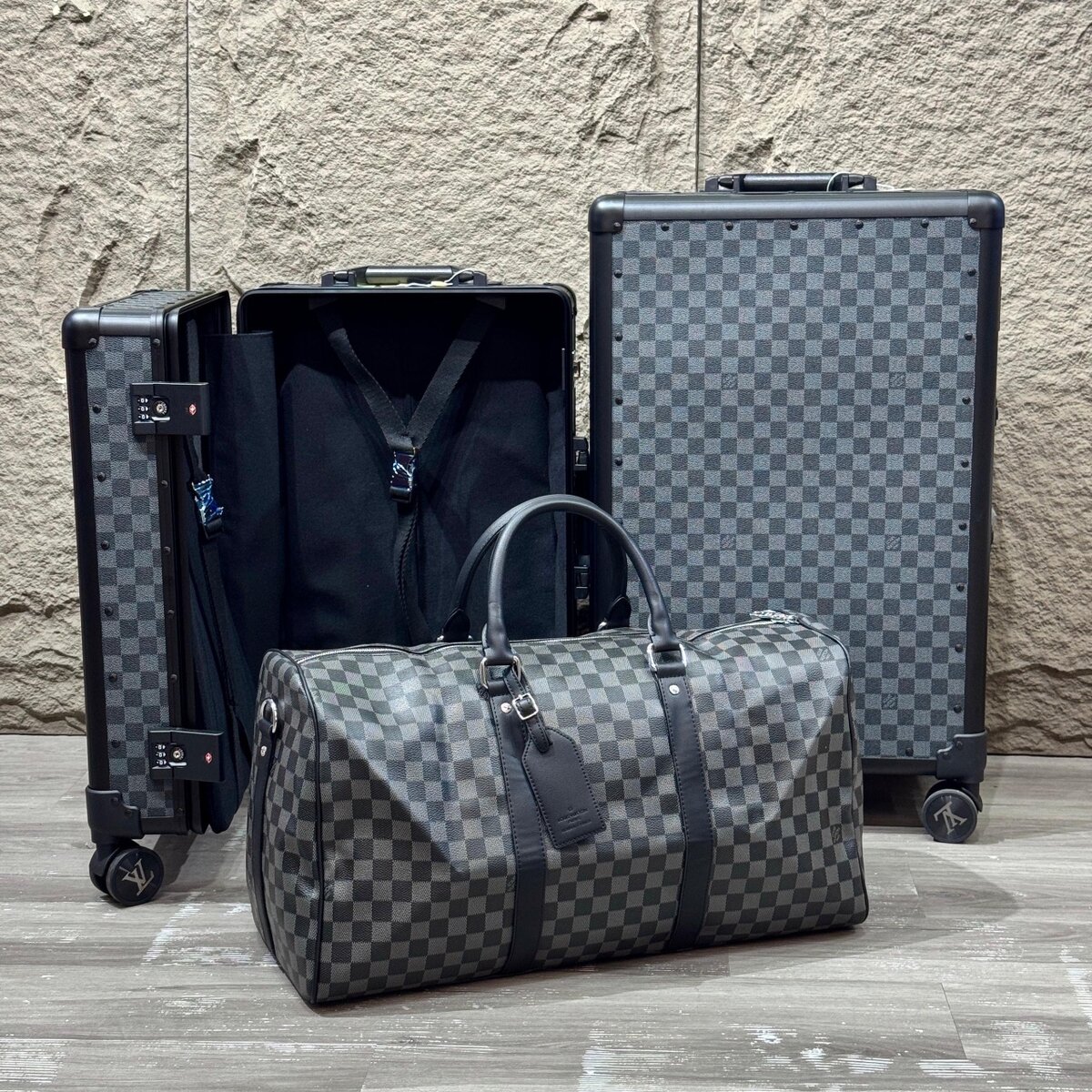 GUUCI TRAVELLING BAG SET