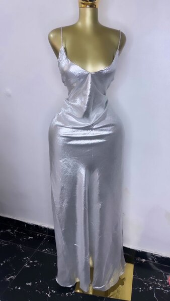Robe longue métallisée argentée