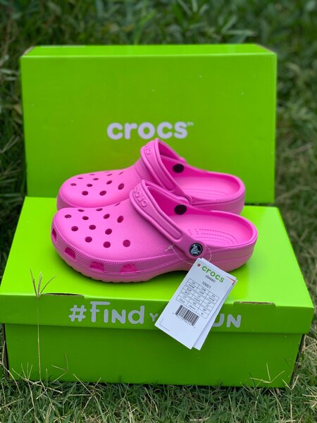 ICONIC CLASSIC CROCS