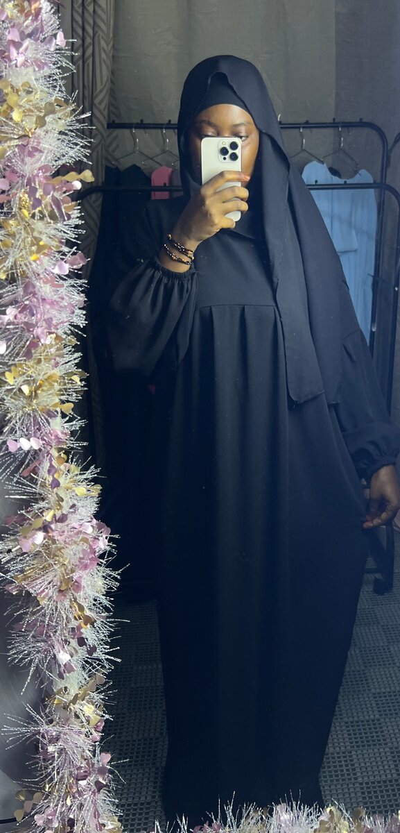 Abaya longue avec hijab intégré