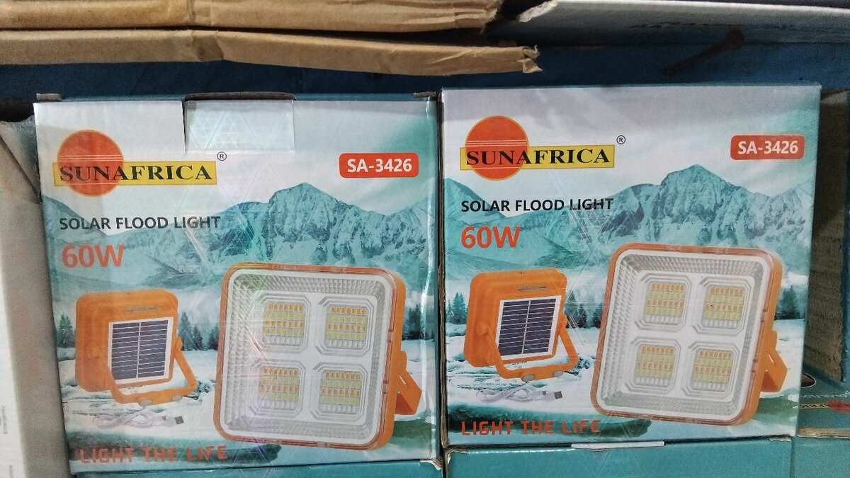 Projecteur solaire 60w combiné avec son panneau