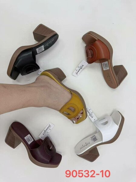 Sandales à talons compensés