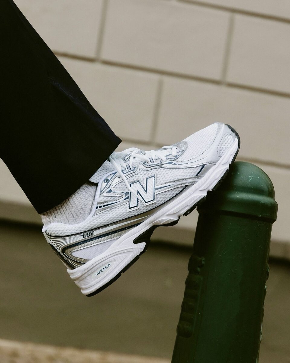 New Balance 740