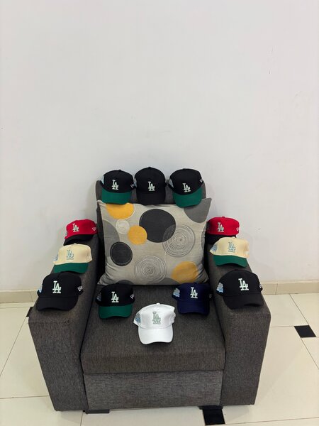 Casquettes colorées unisexes