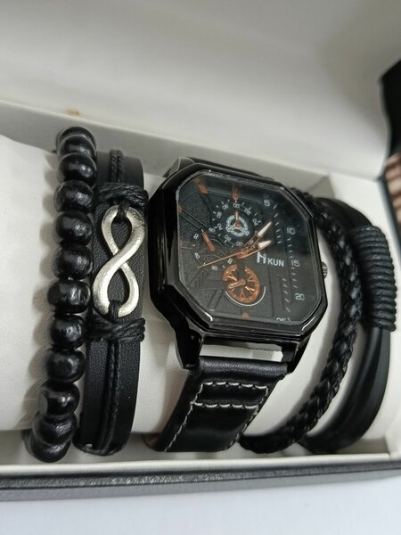 Ensemble de montres et bracelets élégants