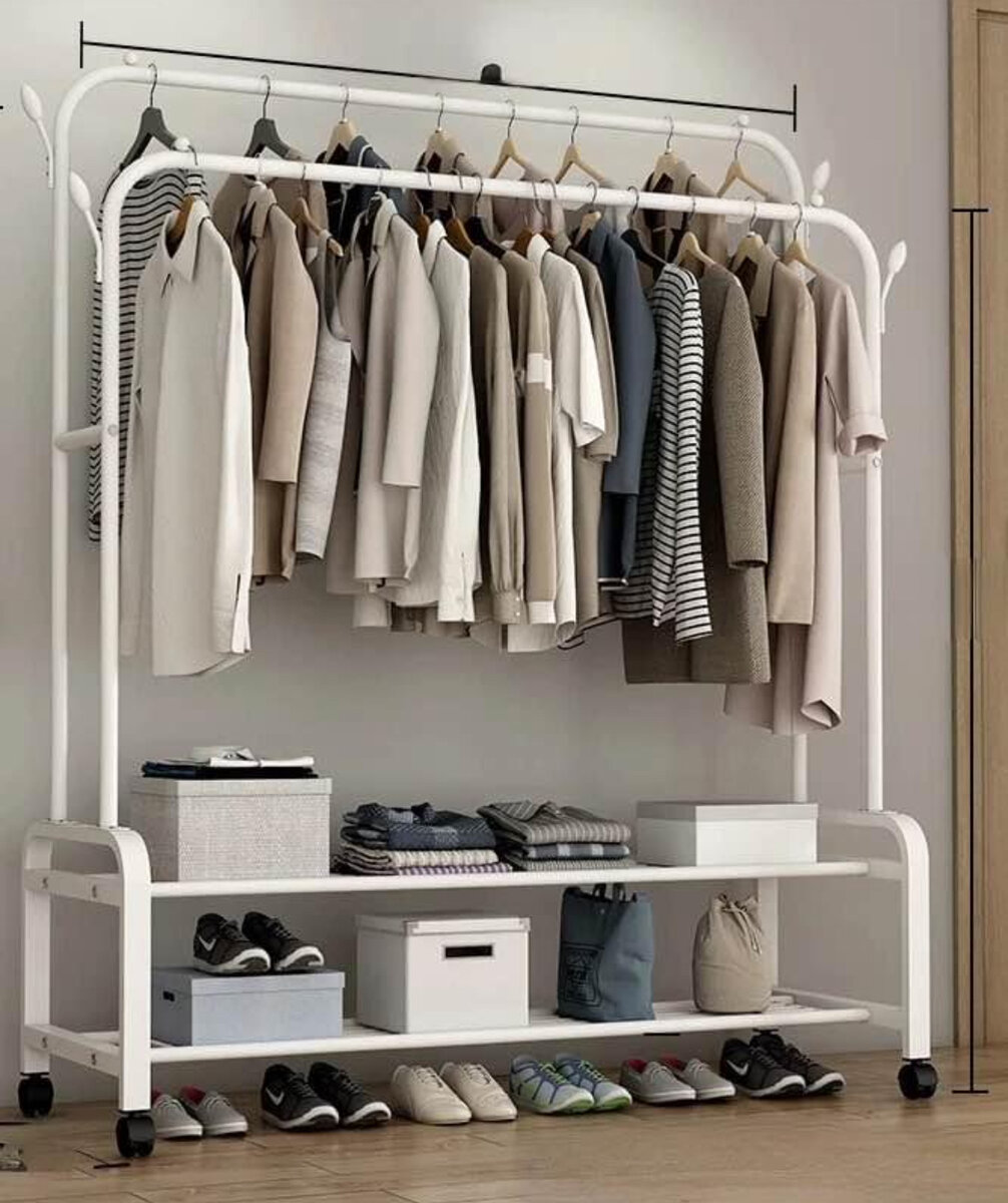 Porte-vêtements avec étagères