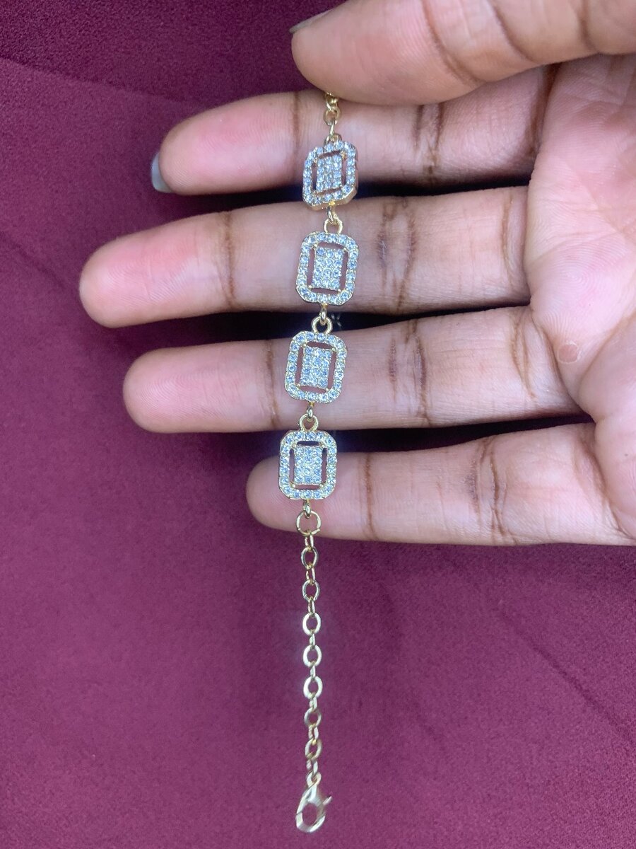 Bracelet en or avec pierres