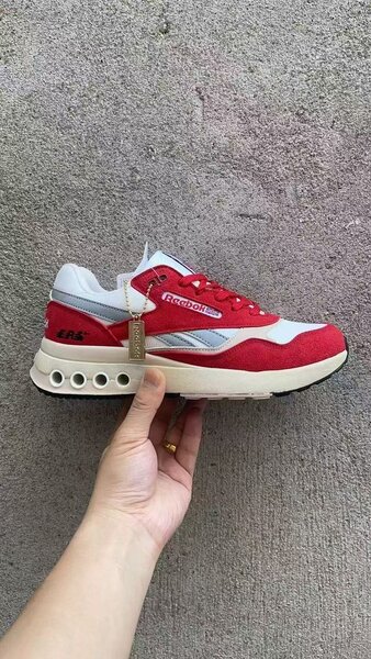 Baskets rouges Reebok élégantes