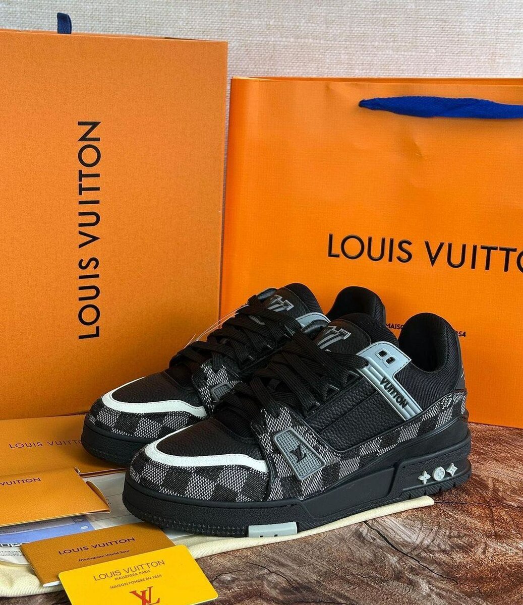 LOUIS VUITTON CLASSIC