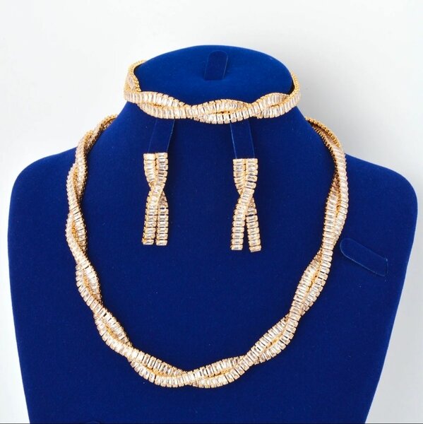Elegant Necklace Set