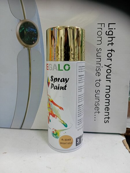 Peinture aérosol brillante en or