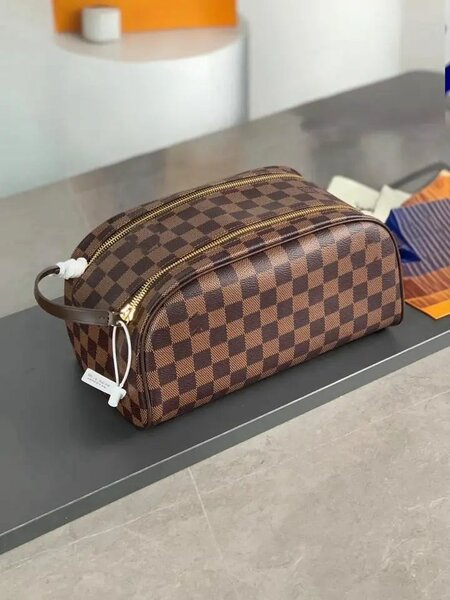 Trousse de toilette Louis Vuitton marron