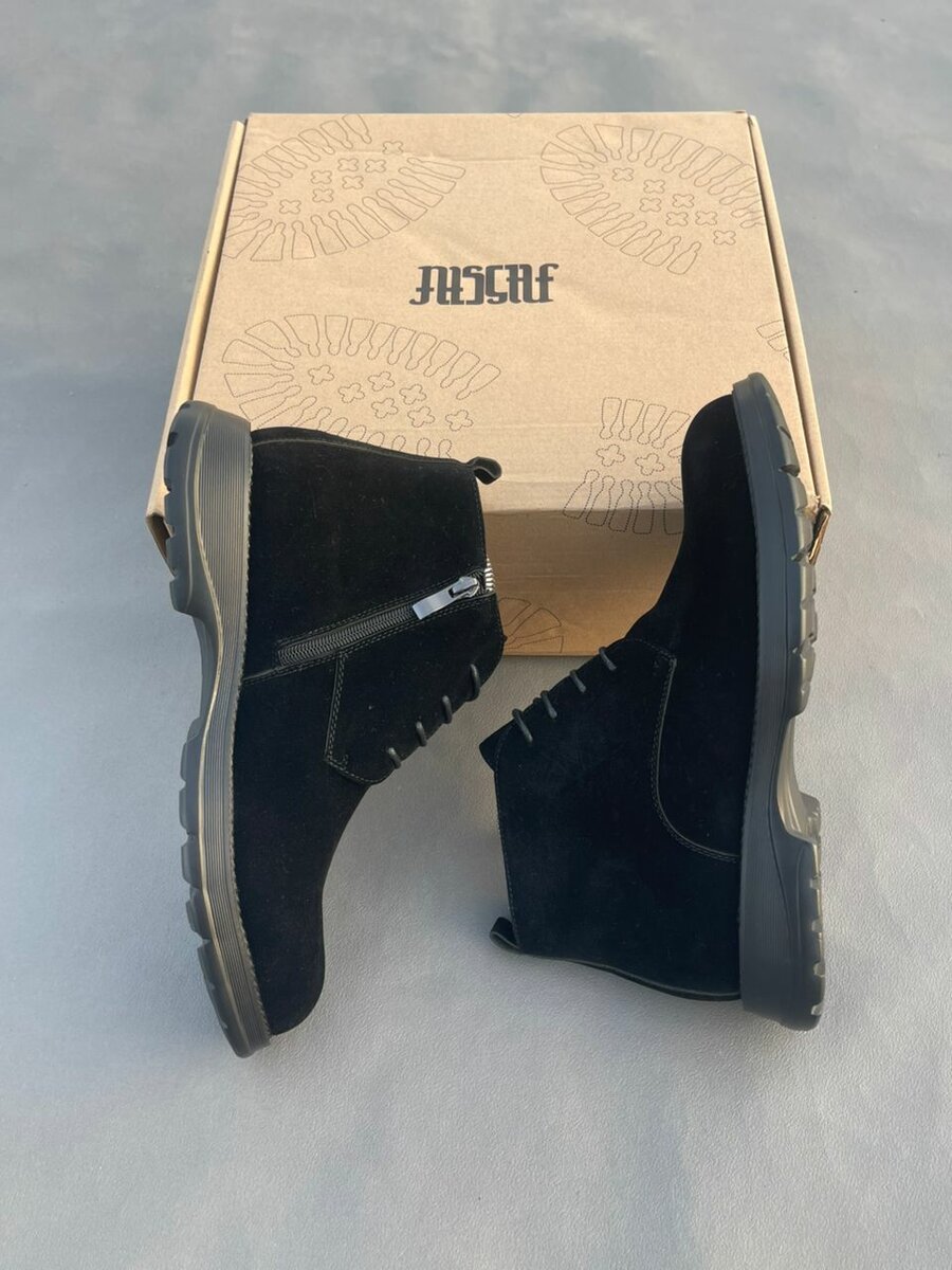 Bottes noires en daim élégantes