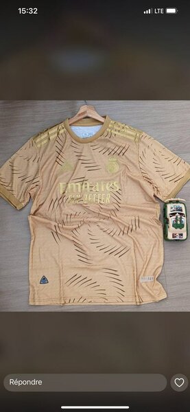 Maillot de football moderne