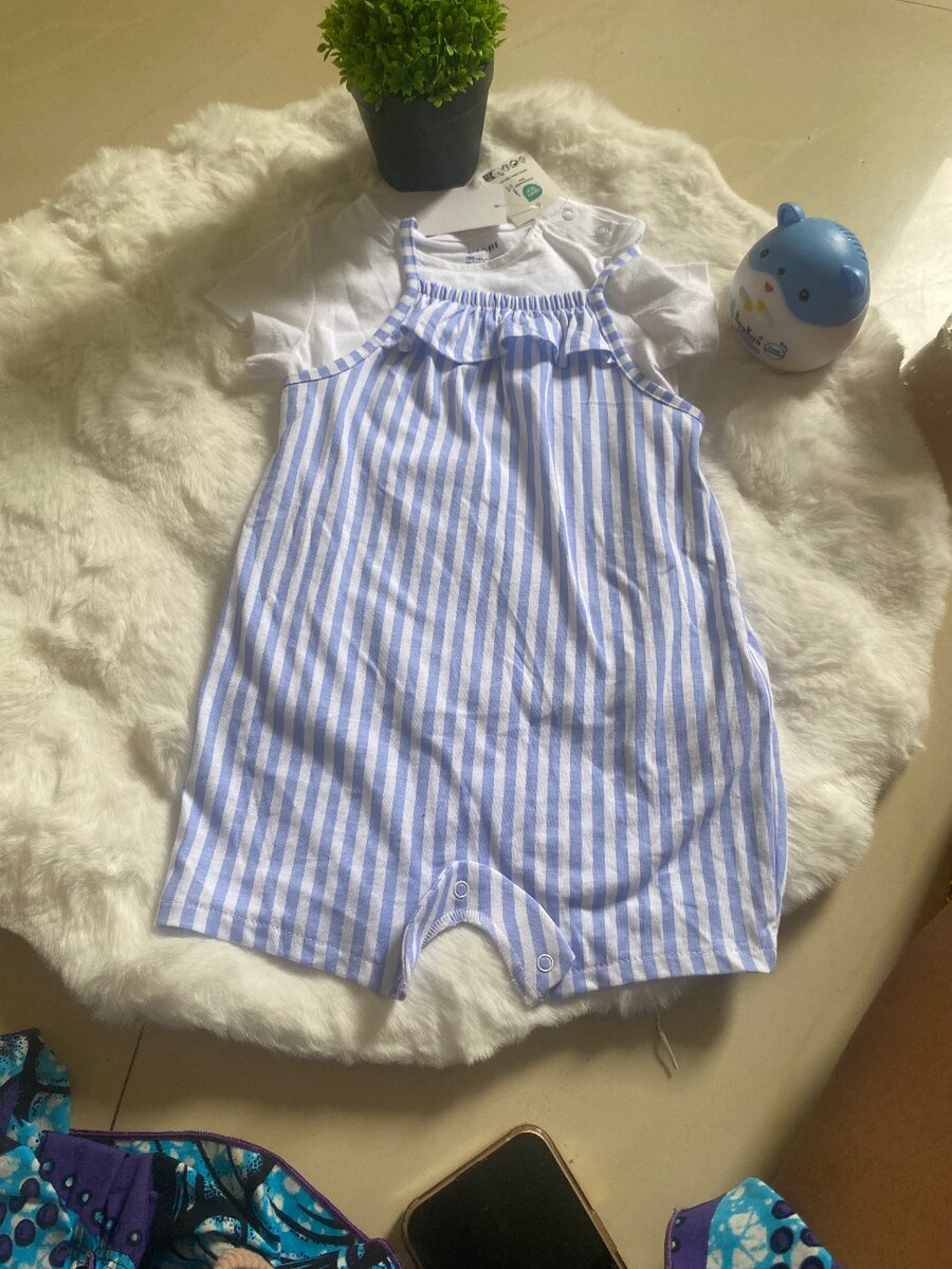 Salopette et tee-shirts Kiabi